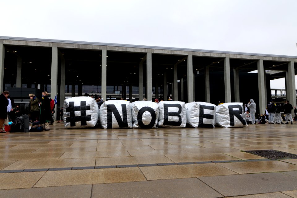 Abgehoben demonstration against BER opening 2020-10-31 118