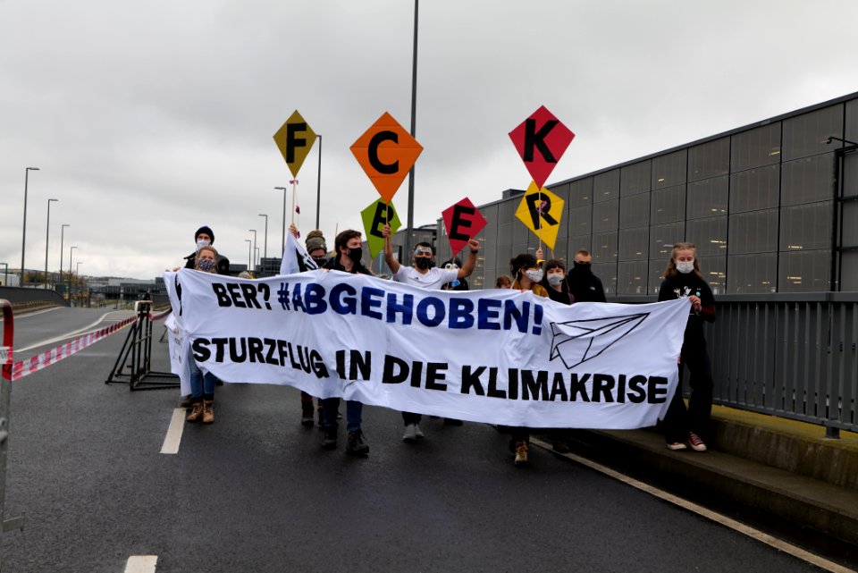 Abgehoben demonstration against BER opening 2020-10-31 11