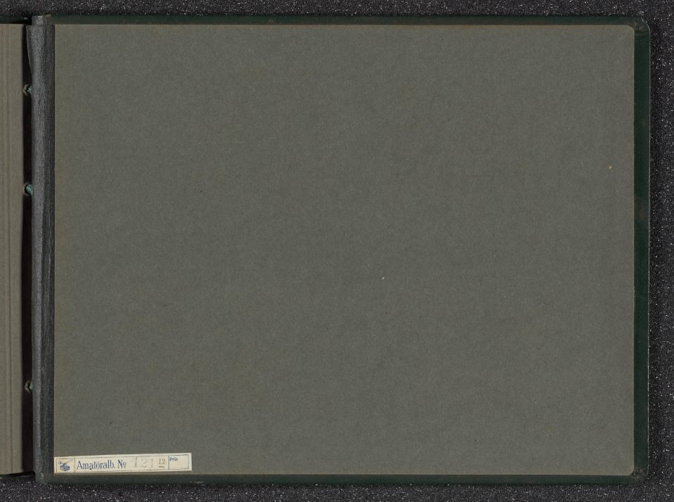 Achterbinnenblad van fotoalbum, Bestanddeelnr 23 27