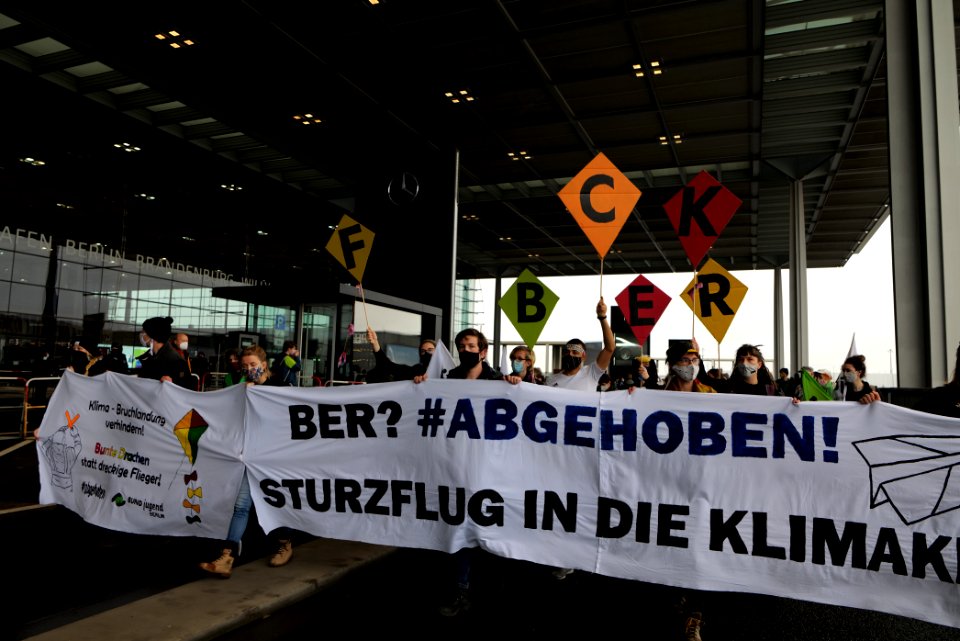 Abgehoben demonstration against BER opening 2020-10-31 25