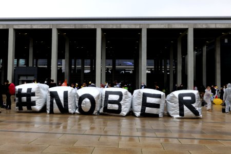 Abgehoben demonstration against BER opening 2020-10-31 120