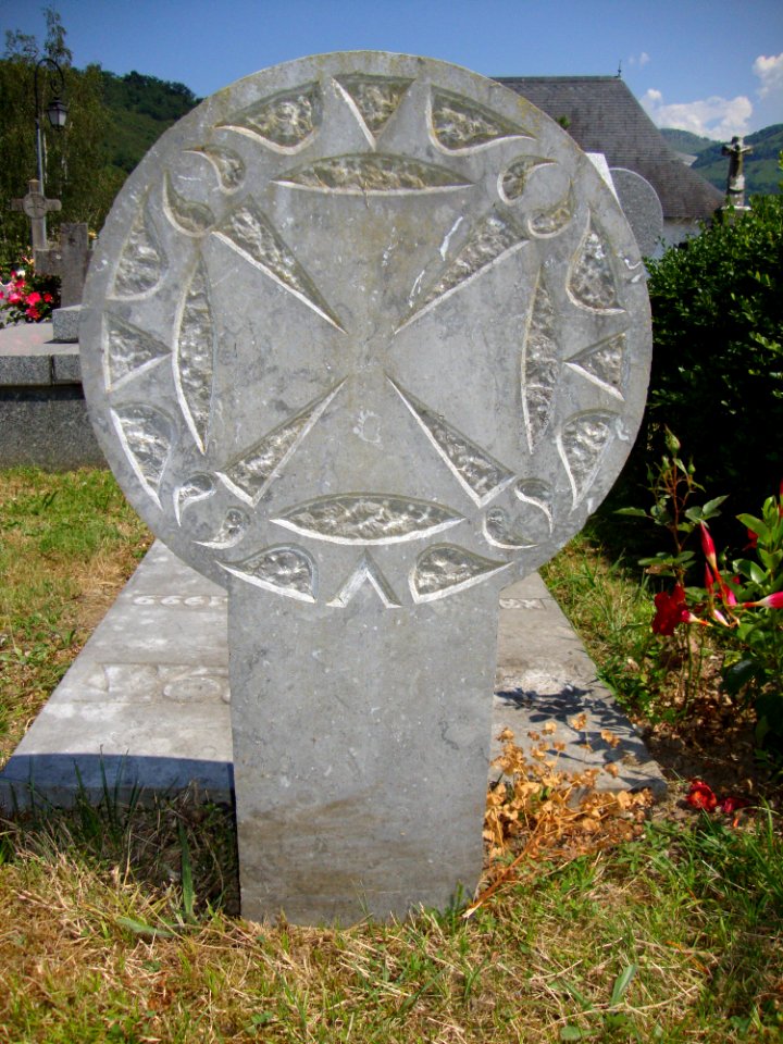 Absense-de-Haut (Alos-Sibas-Absense, Pyr-Atl, Fr) vieux stèle basque