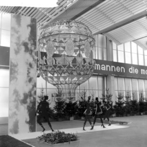Achttiende Herenmodebeurs in RAI geopend Kijk op een der stands, Bestanddeelnr 915-4925