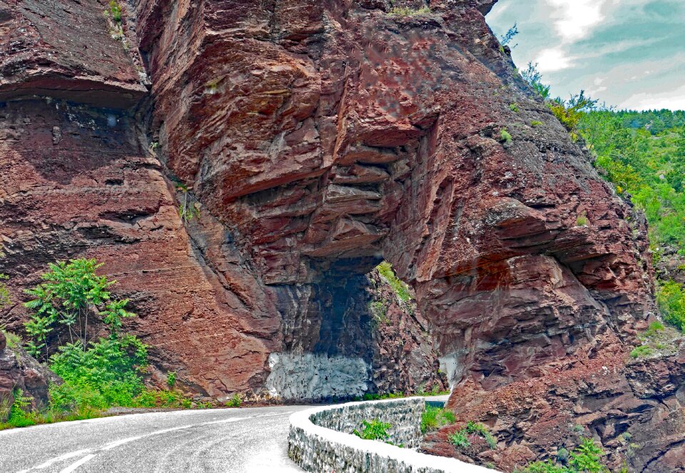 Breakthrough mountain road le var