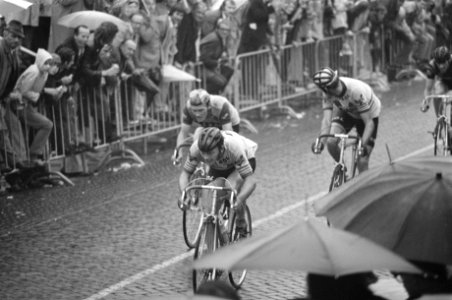 Acht van Chaam 1974 (wielrennen) winnaar Piet van Katwi (op kop) en achter hem , Bestanddeelnr 927-3473