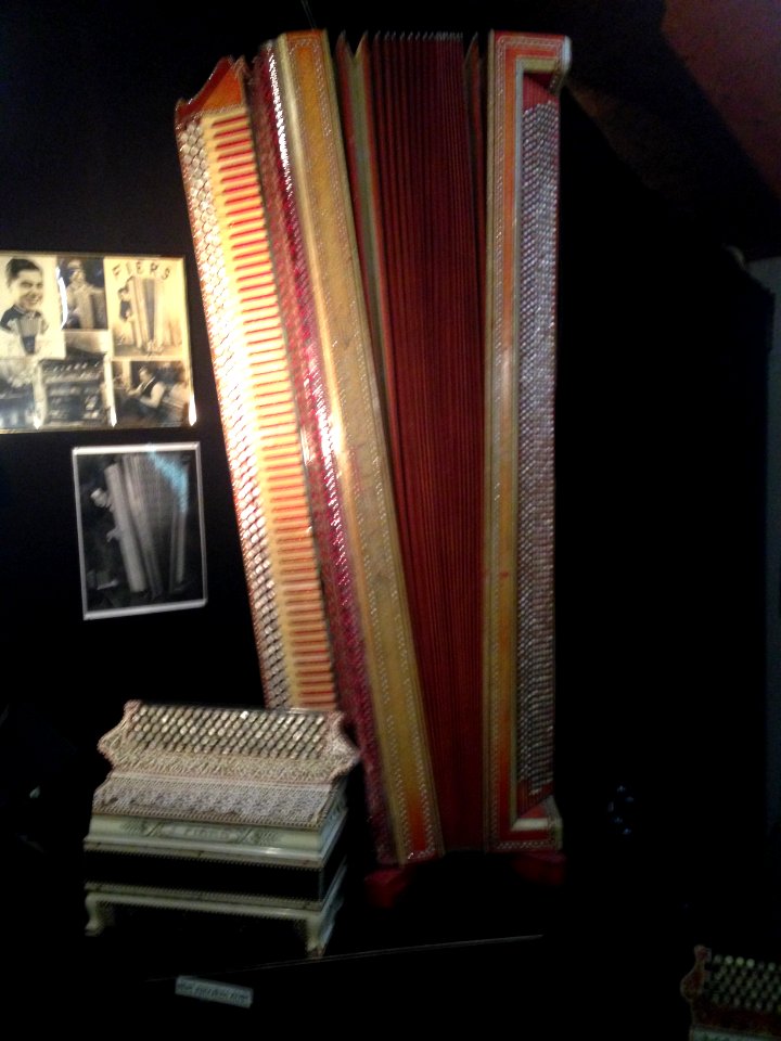 Accordeonmuseum De Muse - 14 Grote Fiers