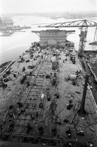 Achterschip van mammoettanker Dagmar Maersk op werf NDSM, Bestanddeelnr 922-0303