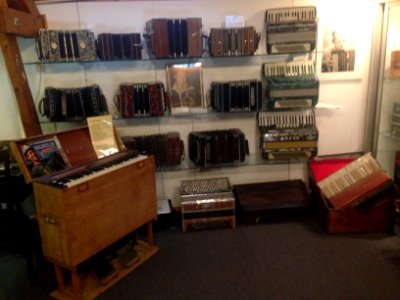 Accordeonmuseum De Muse - 18 accordeons (België) en bandoneons