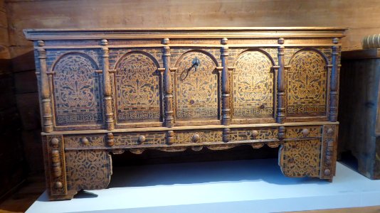Ackerhus Truhe mit Schablonenmalerei