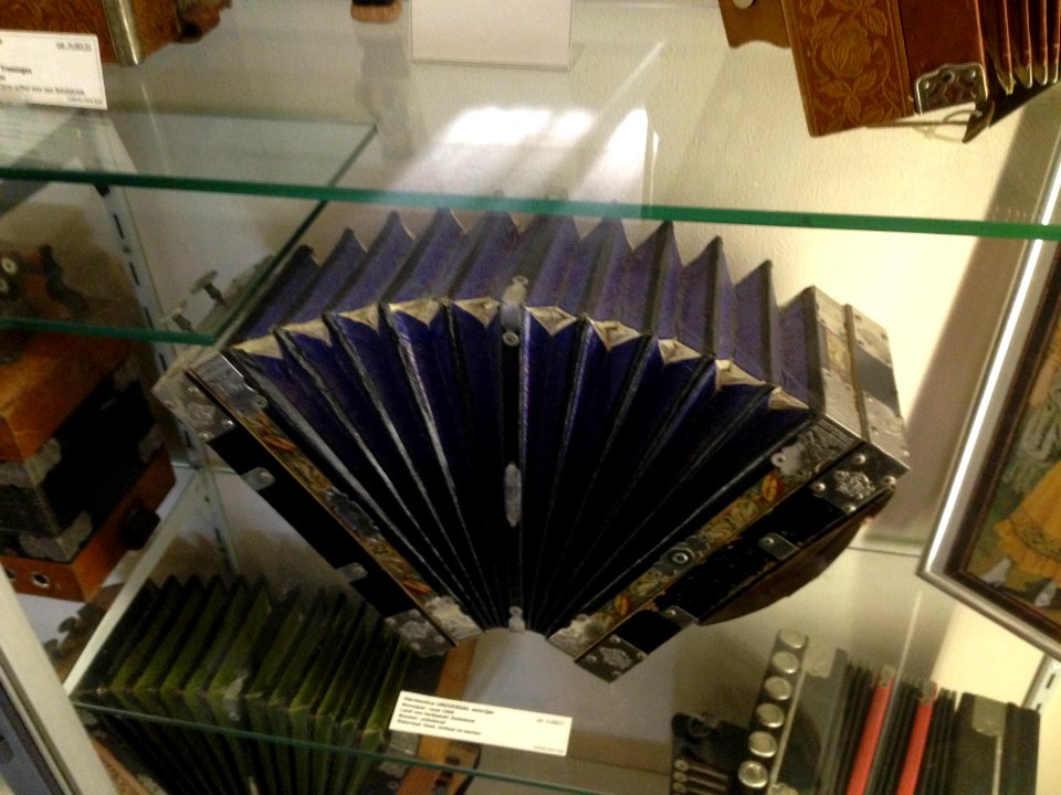 Accordeonmuseum De Muse - 12 accordeon