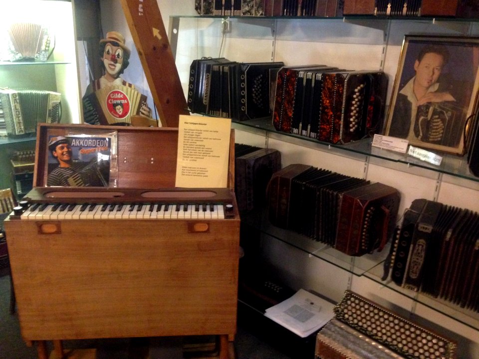 Accordeonmuseum De Muse - 19 bandoneons en het schipperklavier