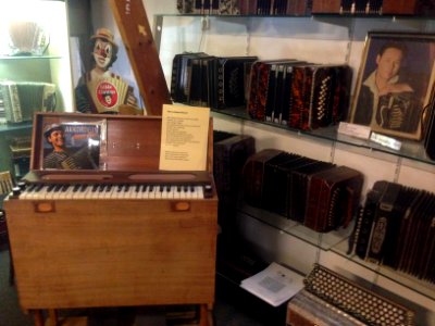 Accordeonmuseum De Muse - 19 bandoneons en het schipperklavier