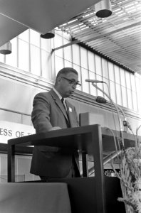 Achtste Doopsgezinde Wereldcongres in RAI te Amsterdam. Professor J. A. Oosterba, Bestanddeelnr 920-5344