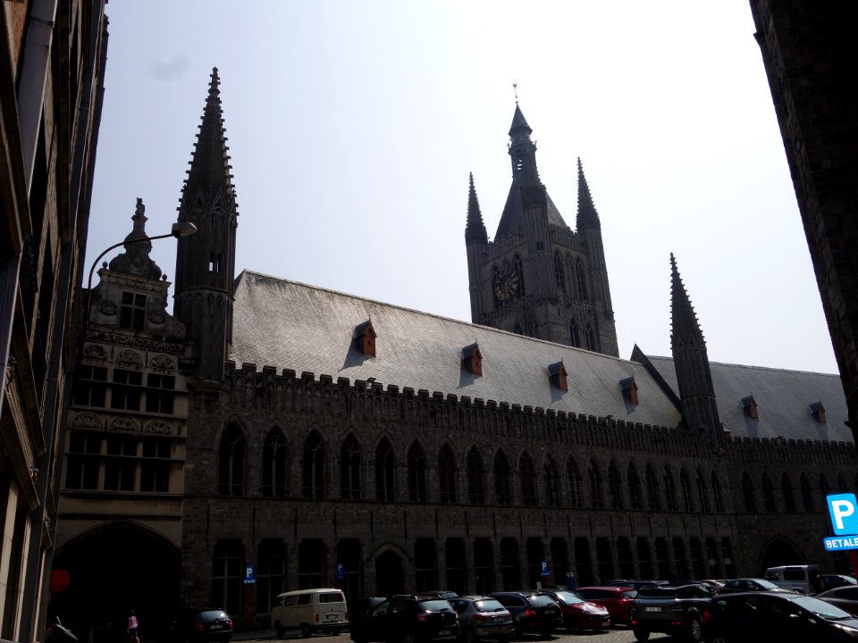 Achterzijde Lakenhal Ieper