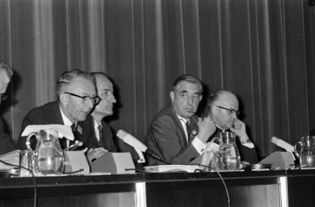 Achtste Doopsgezinde Wereldcongres in RAI te Amsterdam. Voorzitter Erhard Waldne, Bestanddeelnr 920-5274