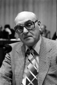 ABVA-KABO congres 1981 Utrecht, 10 en 11 Bensch en Vrins (dagelijks bestuur), Pont (alg. bondssecr.), Dutman (voorzitter) tijdens het congres, Bestanddeelnr 931-3790