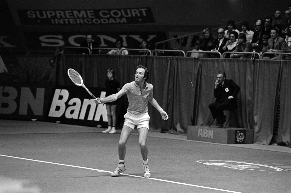 ABN-wereldtennistoernooi in Rotterdam nr 18, 19 Tom Okker in actie, nr 20, 21, Bestanddeelnr 927-7845