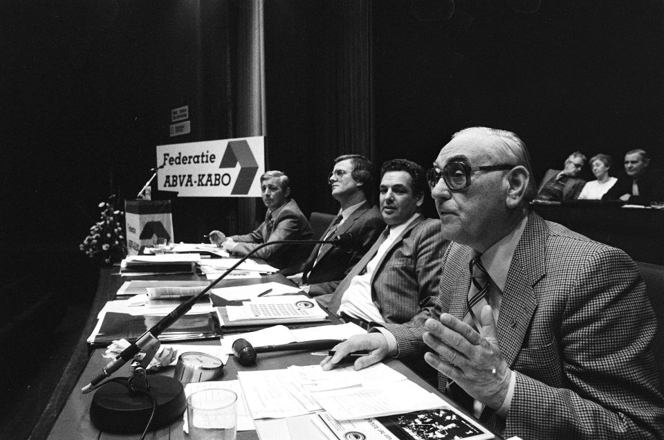 ABVA-KABO congres 1981 Utrecht, v.l.n.r. Bensch en Vrins (dagelijks bestuur), Pont (alg. bondssecr.), Dutman (voorzitter) tijdens het congres, Bestanddeelnr 931-3789