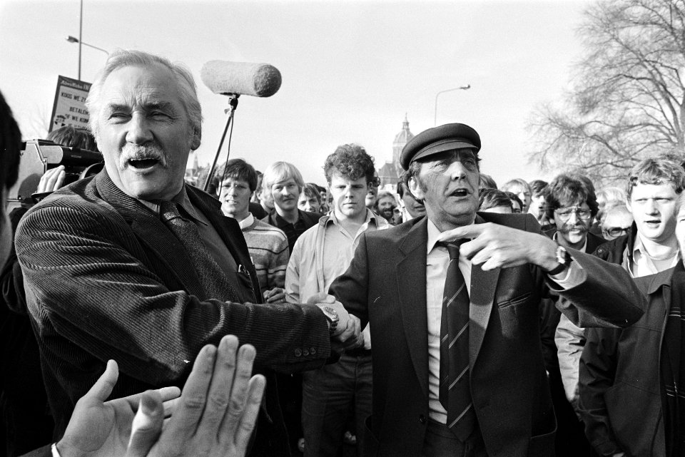 AbvaKabo-voorzitter Jaap van der Scheur bezoekt de stakers, Bestanddeelnr 932-7656
