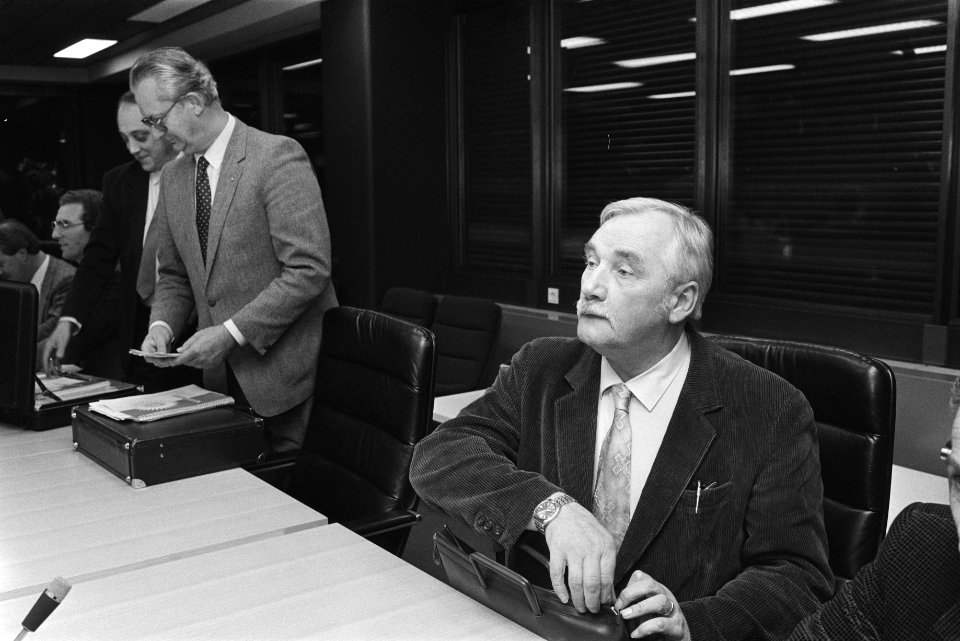 AbvaKabo-voorzitter Van der Scheur en CFO-voorzitter De Jong (l), Bestanddeelnr 932-7826