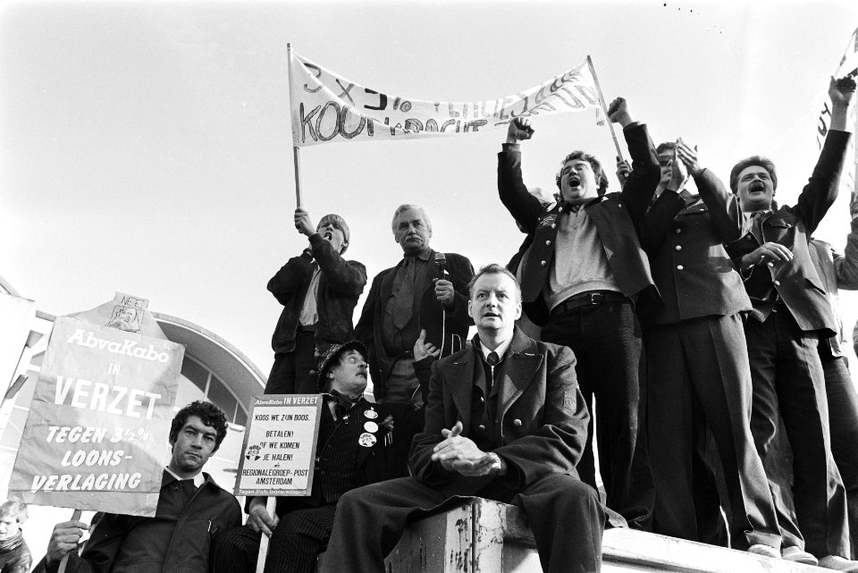 AbvaKabo-voorzitter Jaap van der Scheur bezoekt de stakers, Bestanddeelnr 932-7655