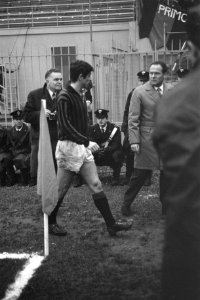 AC Milan tegen Feyenoord 1-0 Europa Cup I . Nummer 10a Rivera verlaat veld (ten , Bestanddeelnr 922-9638