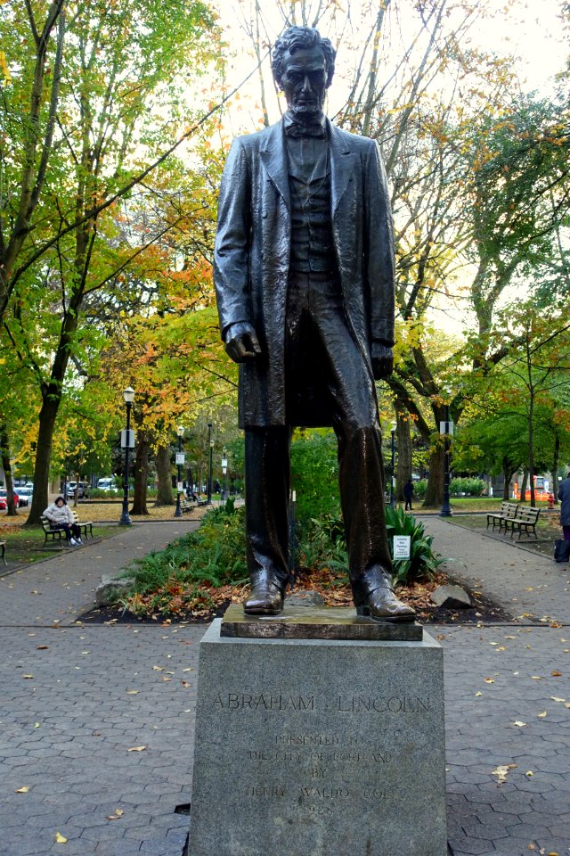 Abraham Lincoln by George Fite Waters (1894-1961), dedicated 1928 - Portland, Oregon - DSC01706