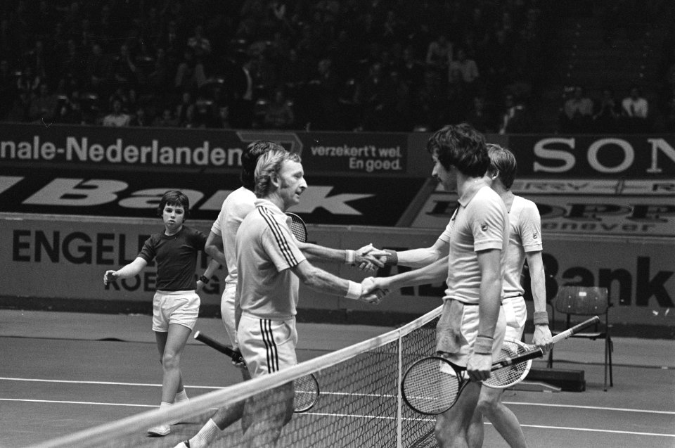 ABN Wereldtennis in Ahoy Rotterdam vlnr MacMillan, Laver, Thung, Sanders, Bestanddeelnr 928-4301