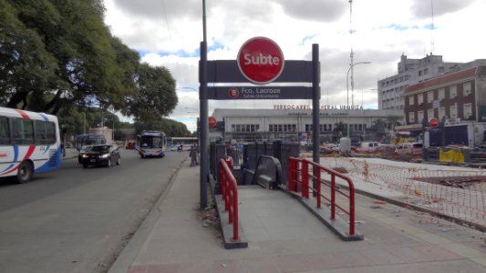 Acceso Est. Lacroze (1)