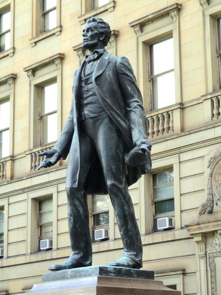 Abraham Lincoln by Max Kalish - Cleveland Municipal School District Headquarters - DSC07954