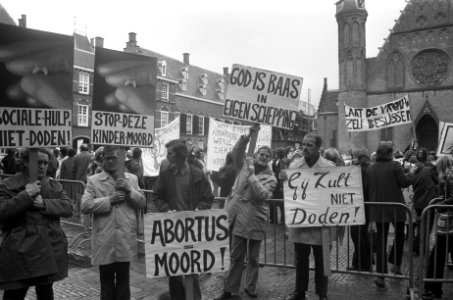 Abortus-demonstratie op Binnenhof, tegenstanders van abortus, Bestanddeelnr 927-5498