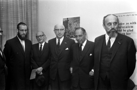 Academie voor Jodendom in Amsterdam, vele hoge gasten bij opening v.l.n.r. Rabbi, Bestanddeelnr 921-8687