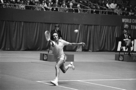 ABN Wereldtennis in Ahoy Rotterdam Tom Okker in aktie, Bestanddeelnr 928-4296