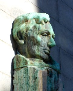 Abraham Lincoln by Gutzon de la Mothe Borglum - Sather Tower - DSC04898