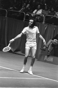 ABN Wereldtennis in Ahoy Rotterdam Tom Okker in aktie, Bestanddeelnr 928-4303