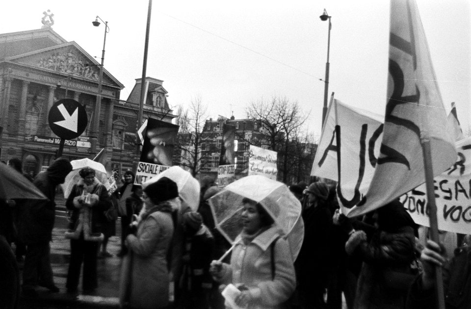 Abortusdemonstratie in Amsterdam demonstranten onderweg, Bestanddeelnr 927-6426
