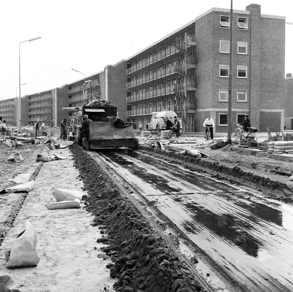 Aanleg en verbeteren van wegen, dijken en spaarbekken, stabilisatie, flatgebouwe, Bestanddeelnr 161-1199