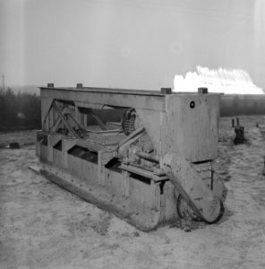 Aanleg en verbeteren van wegen, dijken en spaarbekken, stabilisatiemachine, verd, Bestanddeelnr 161-0280