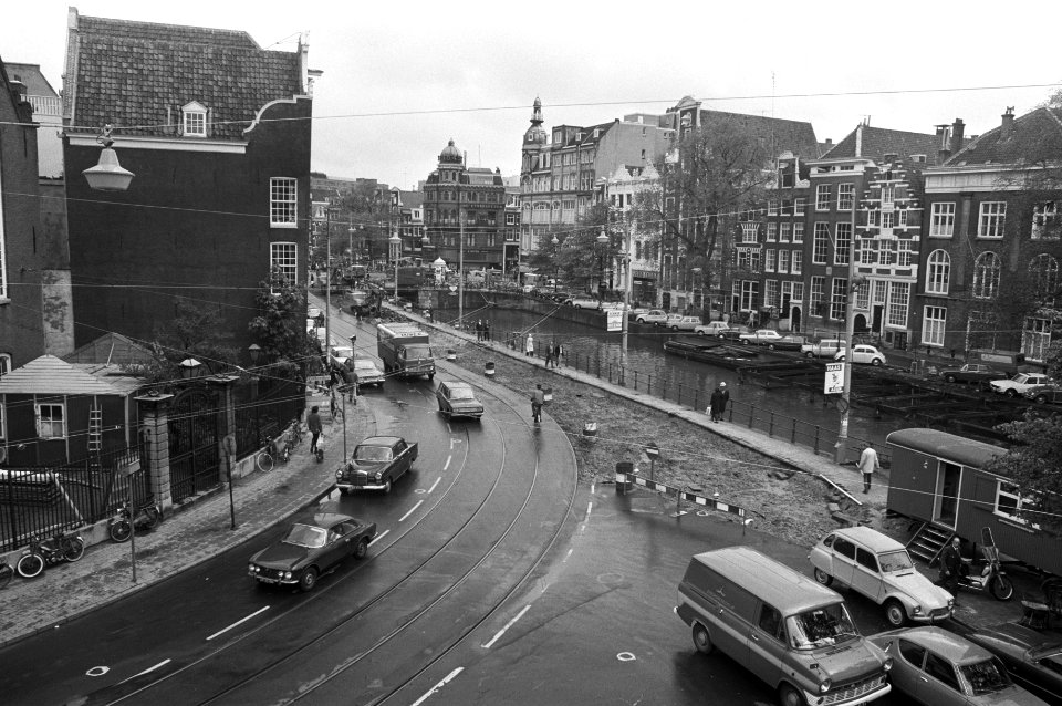 Aanleg van de vrije trambaan op de hoek Singel en Spuistraat in Amsterdam, Bestanddeelnr 925-5894