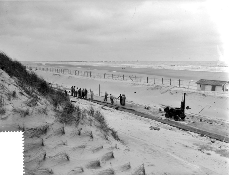 Aanleg asfaltglooiing Hoek van Holland, Bestanddeelnr 907-8443