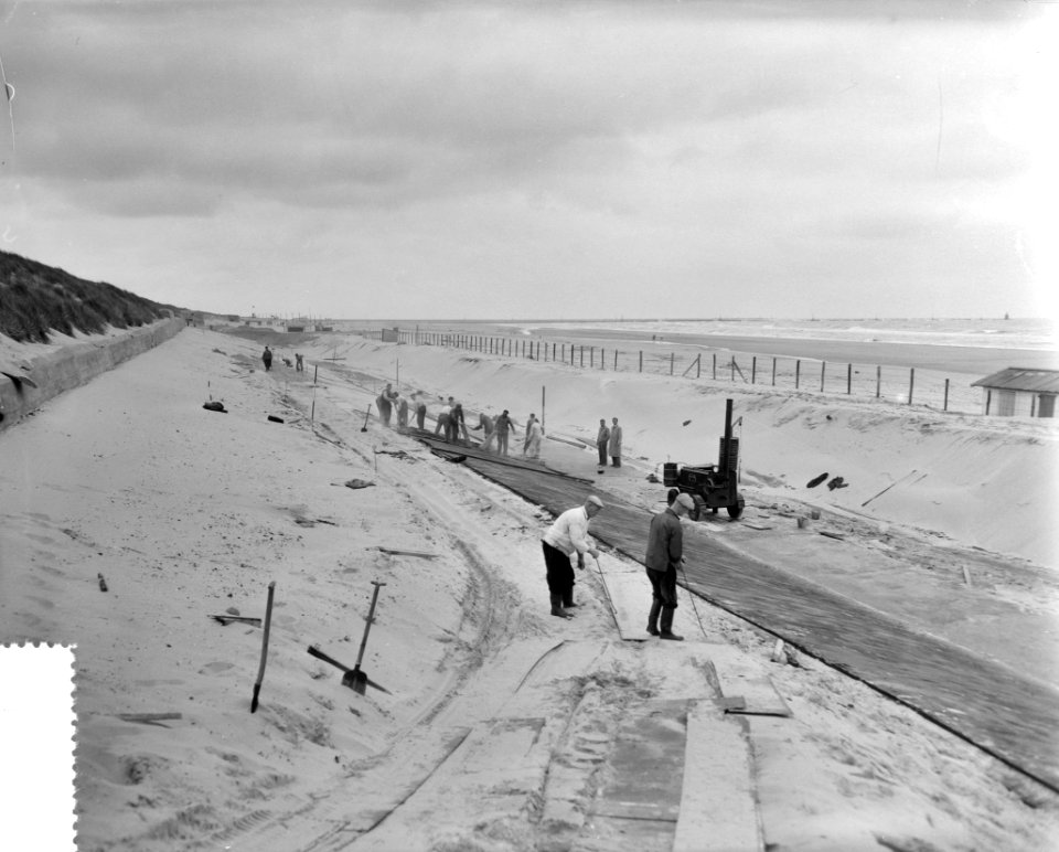 Aanleg asfaltglooiing Hoek van Holland, Bestanddeelnr 907-8438