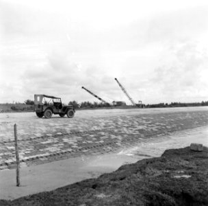 Aanleg van de zeedijk bij de polder van Nickerie, Bestanddeelnr 252-5574