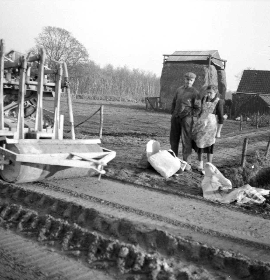 Aanleg en verbeteren van wegen, dijken en spaarbekken, stabilisatietrammen, toes, Bestanddeelnr 161-1140