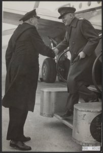 Aankomsten, vliegvelden, officieren, shepherd, booy de, Bestanddeelnr 094-0524
