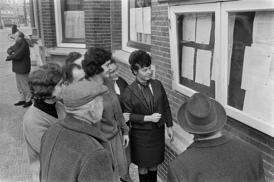 Aankondiging huwelijksakte opgehangen door de heer De Boer op stadhuis te Baarn,, Bestanddeelnr 918-8022