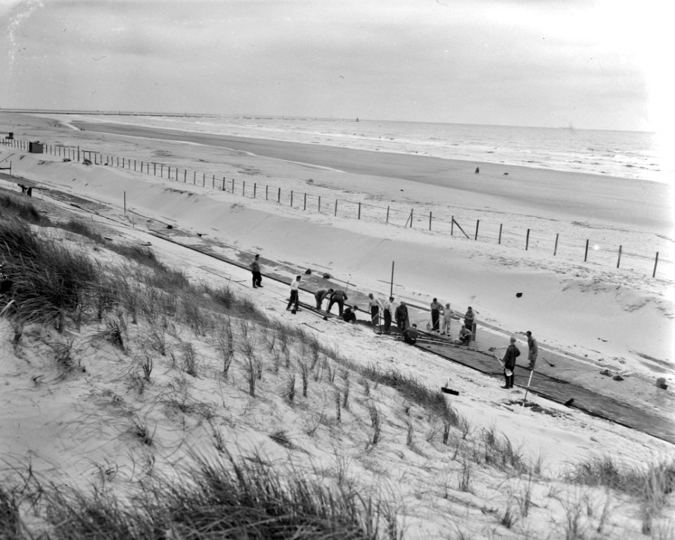 Aanleg asfaltglooiing Hoek van Holland, Bestanddeelnr 907-8439