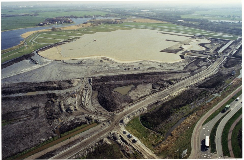 Aanleg van een recreatieplas aan de rand van de Waarderpolder. NL-HlmNHA 54035222