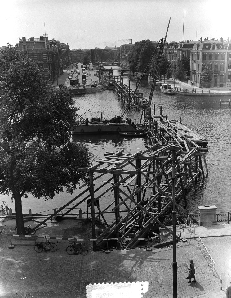 Aanleg riolering dwars door Amstel bij hoek Stadhouderskade, Bestanddeelnr 905-7707