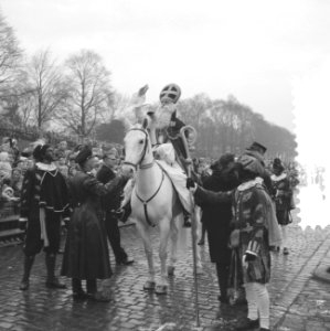 Aankomst Sint Nicolaas , Parkkade Rotterdam, Bestanddeelnr 910-8434