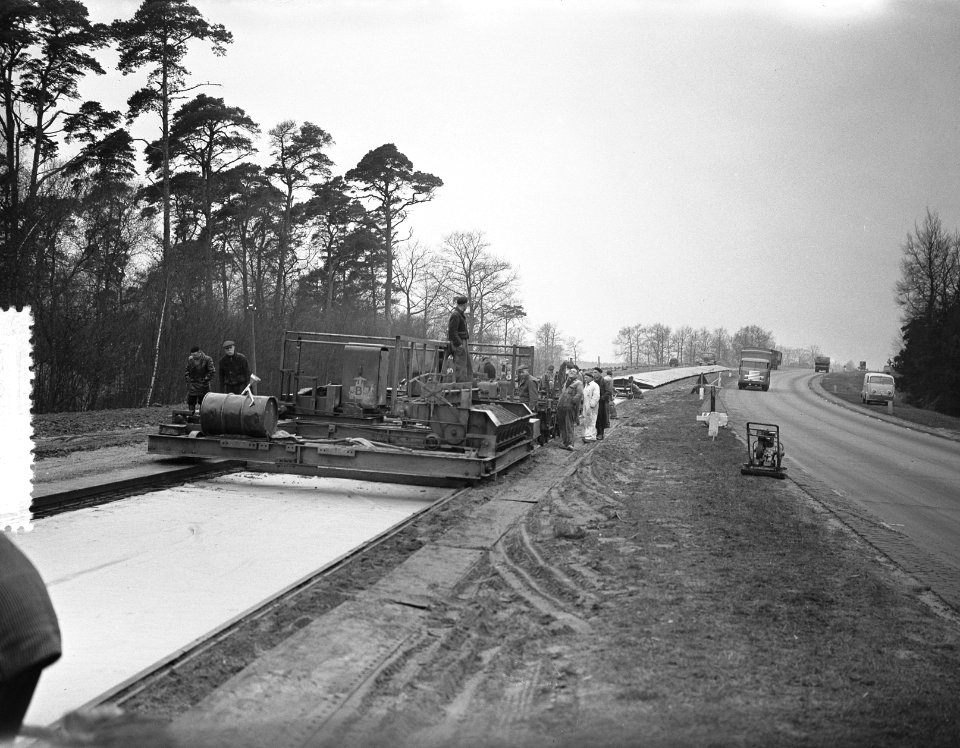 Aanleg tweede baan autoweg Utrecht-Arnhem bij Veenendaal, Bestanddeelnr 907-4724
